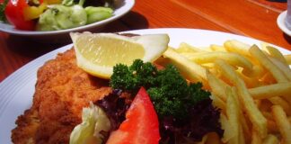 Co zrobić żeby panierka nie odchodziła od kotleta schabowego?