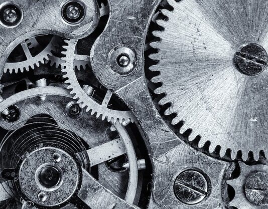 Czym różni się silnik szczotkowy od bezszczotkowego?