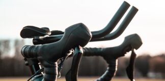 Jak ustawić kąt klamkomanetki?