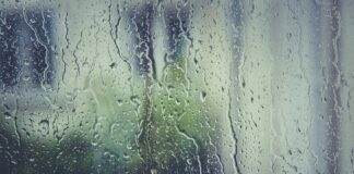 Dlaczego kask paruje?