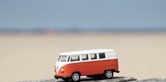 Czy można spać w kamperze w czasie jazdy?